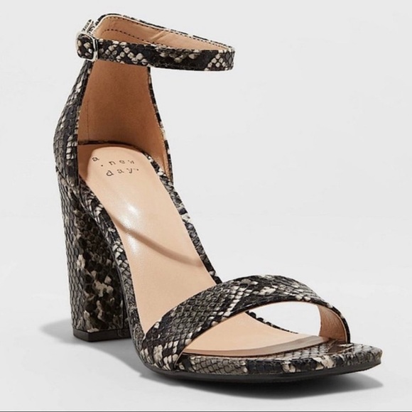 🐍 SALE NWT EMA SANDAL SNAKE - Picture 2 of 10